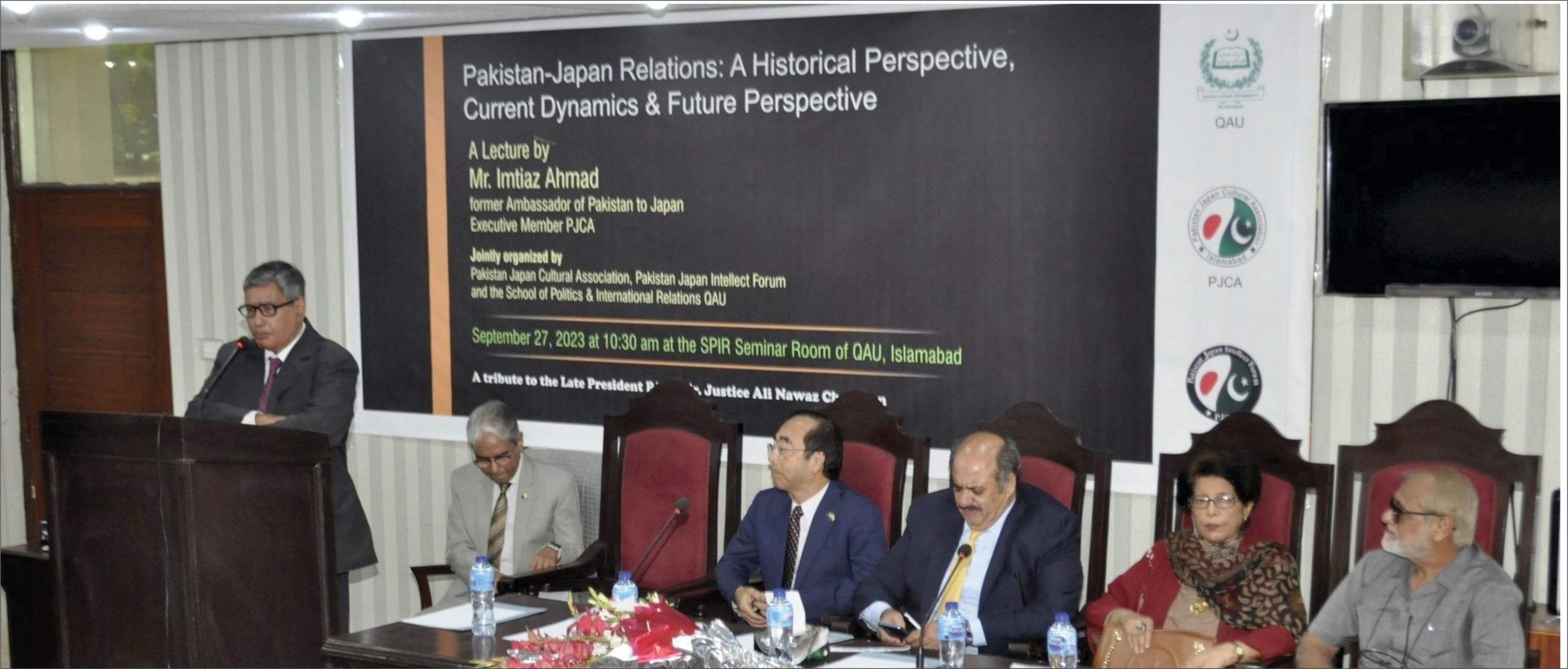 Mr. Imtiaz Ahmad, former Ambassador of Pakistan to Japan and Executive Member PJCA, speaks at SPIR, QAU, during a Pakistan-Japan cultural event on September 27, 2023.